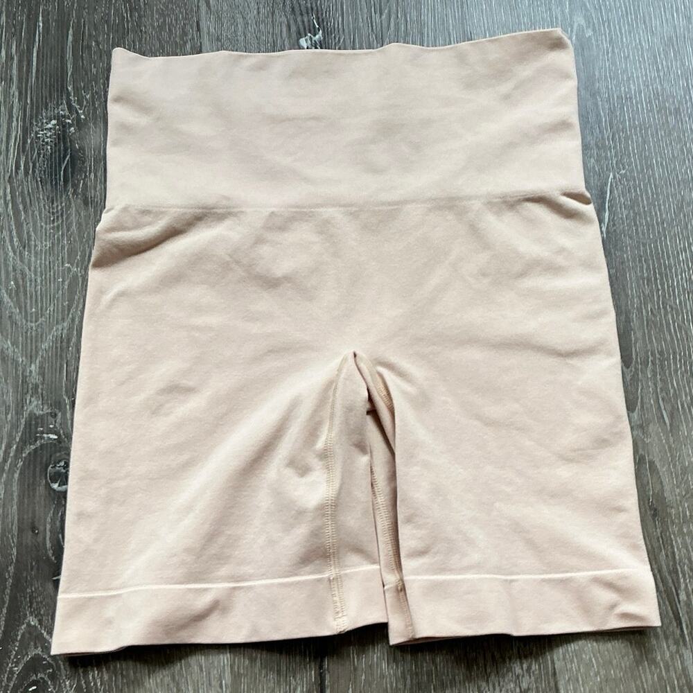 Spanx Large Shapewear Seamless Shorts Beige Nude‎